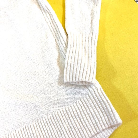 Awesome White Gap XS Long sleeve turtle neck sweater - Picture 2 of 9